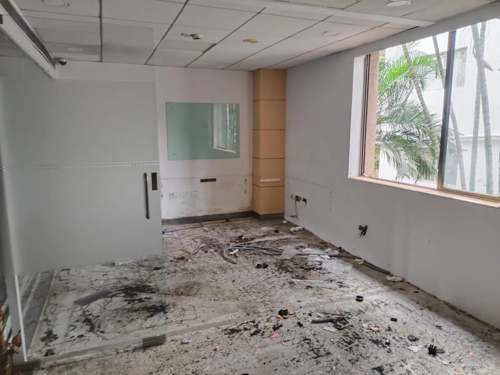 Office Dismantling Services in Bangalore – workstation and partition removal before and after